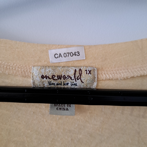 Long tunic T-shirt size 1X. Floral with beading. - Picture 3 of 4